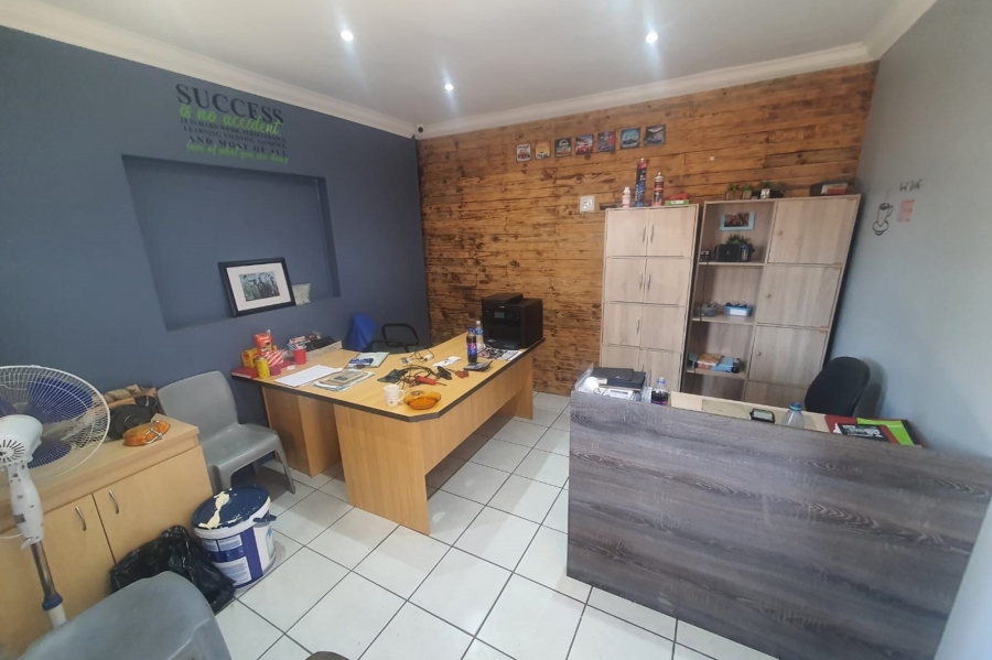 Commercial Property for Sale in Sidwell Eastern Cape